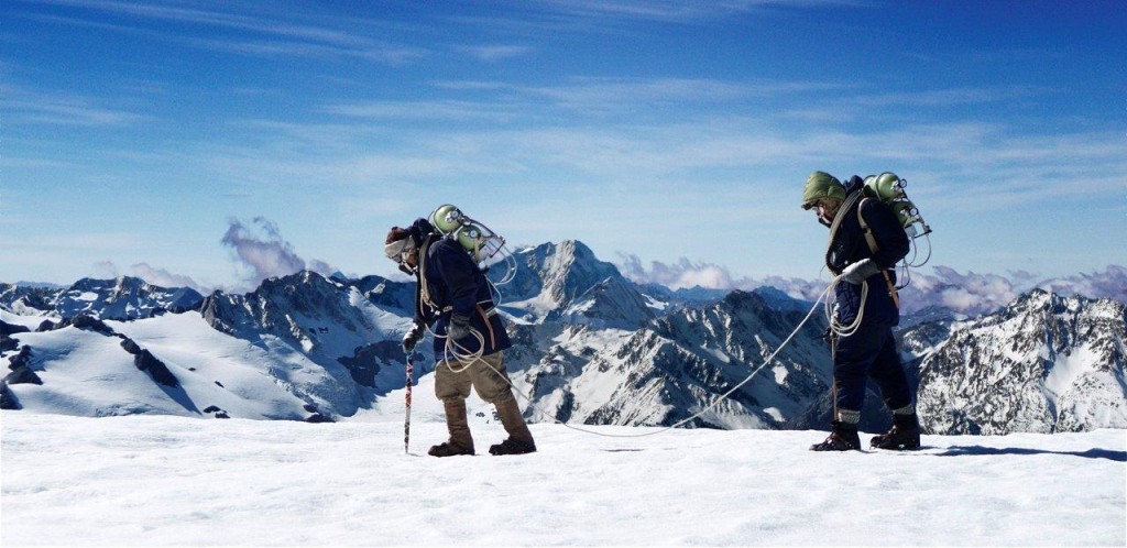 Fotograma de la película neozelandesa "Beyond The Edge"" que  relata en 3 D la primera ascensión al Everest. El film ganó la edicón pasada  del Mendi Film a la Mejor Pelicula-Gran Premio Bilbao. 