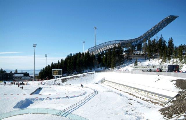 El espectacular complejo de esquí nórdico de Holmenkollen inaugurado en marzo del 2010. (Copyright/Susan Fraser/Visitnorway.com)