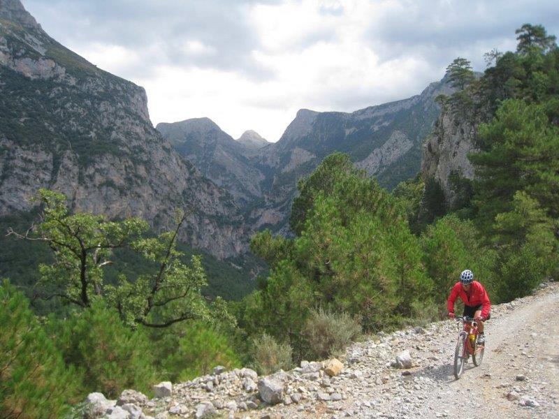 El Pirineo aragonés dispone de una amplia y variada oferta para vivir unas vacaciones con la bicicleta de montaña a cuestas. (Copyright/ Turiski).
