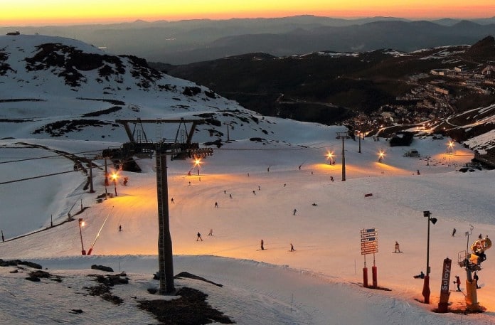 Sierra Nevada estrena la temporada de esquí nocturno