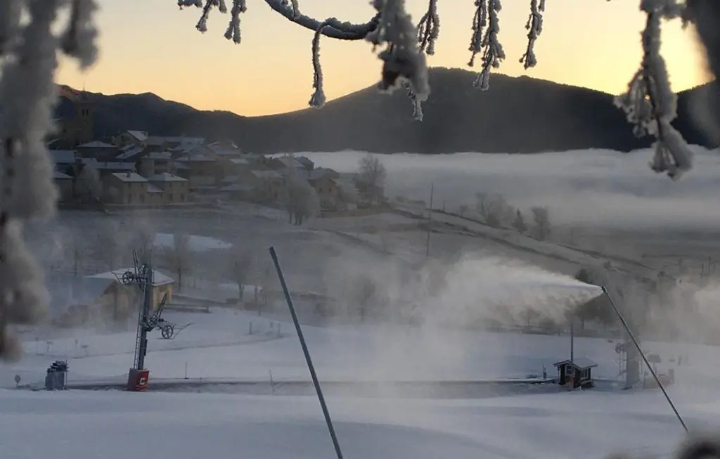 Les Angles pueblos Pirineo francés para disfrutar esquí y nieve