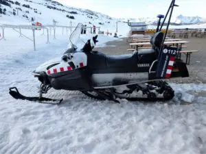 MUERE ZONA lA vINYETA bAQUEIRA bERET