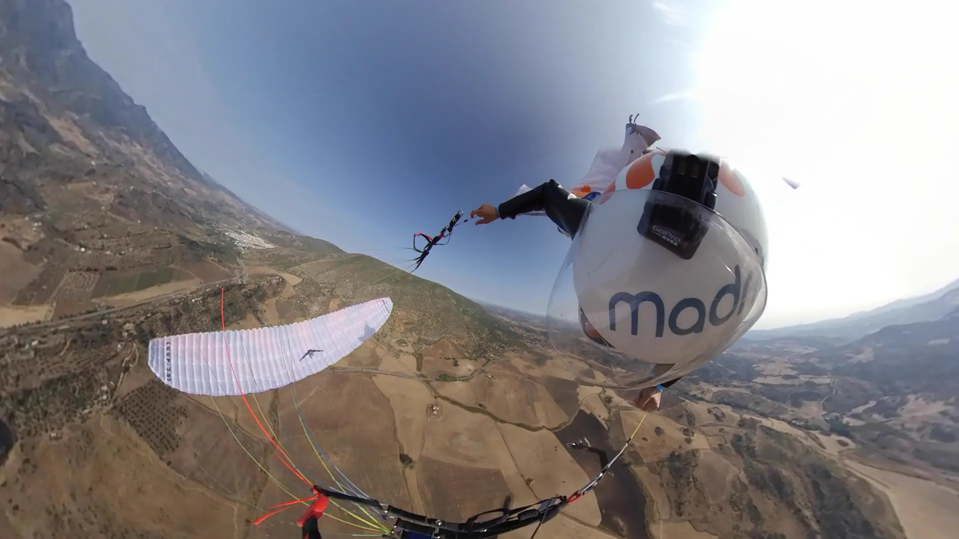 David Tejeiro acrobacia extrema con parapente traje de alas