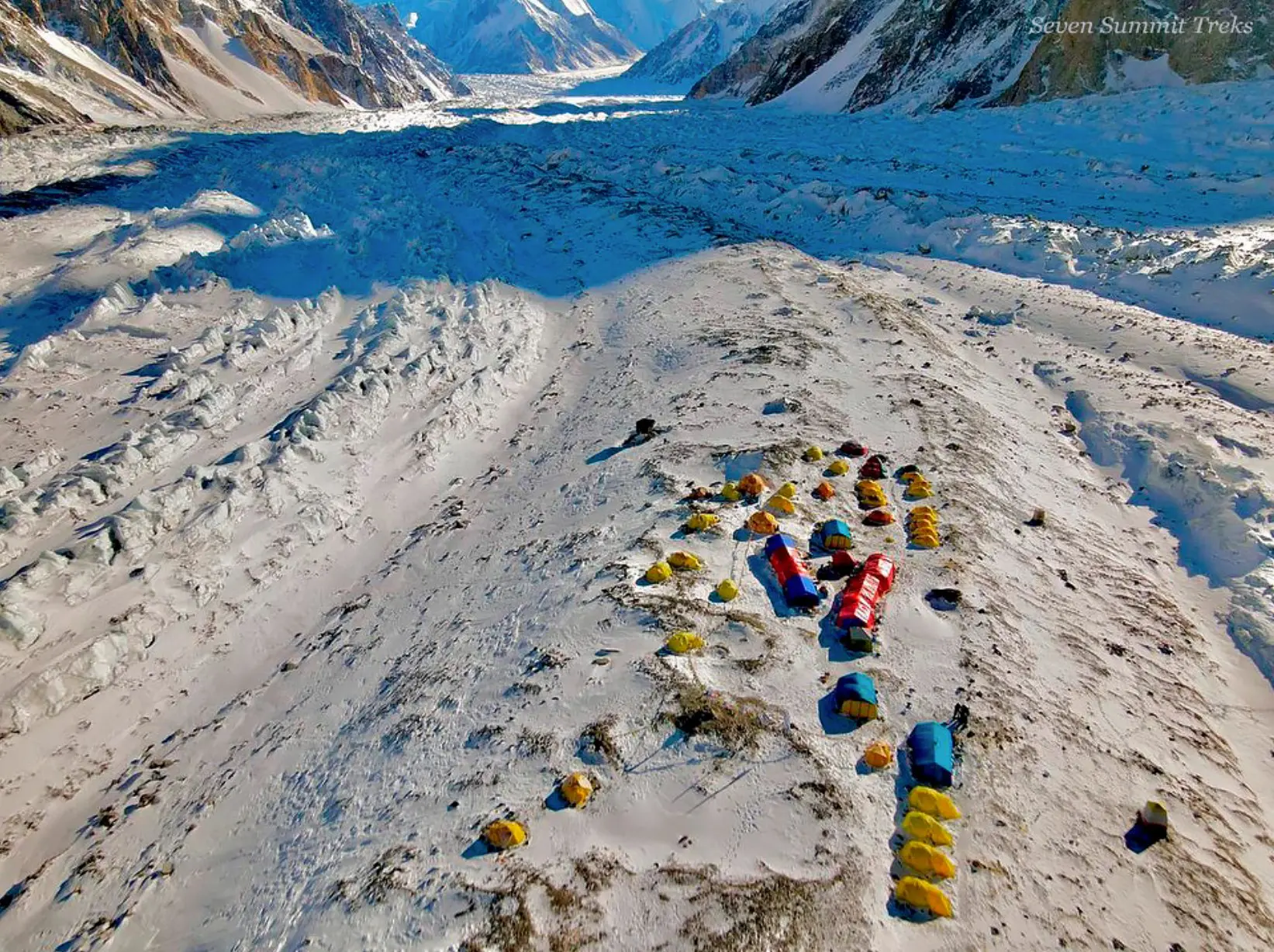 K2 vientos huracanados campo base 