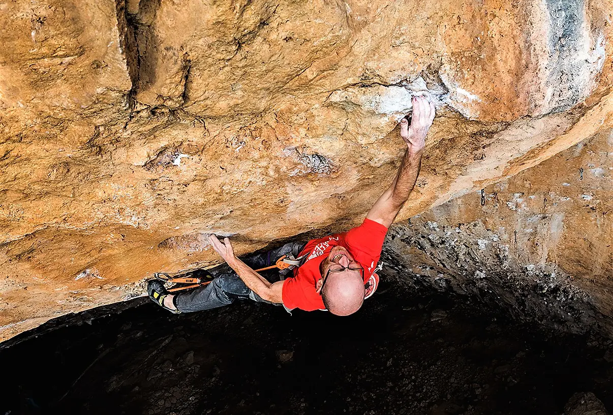 Iker Pou (9a+/b) via “Guggenhell” Mallorca