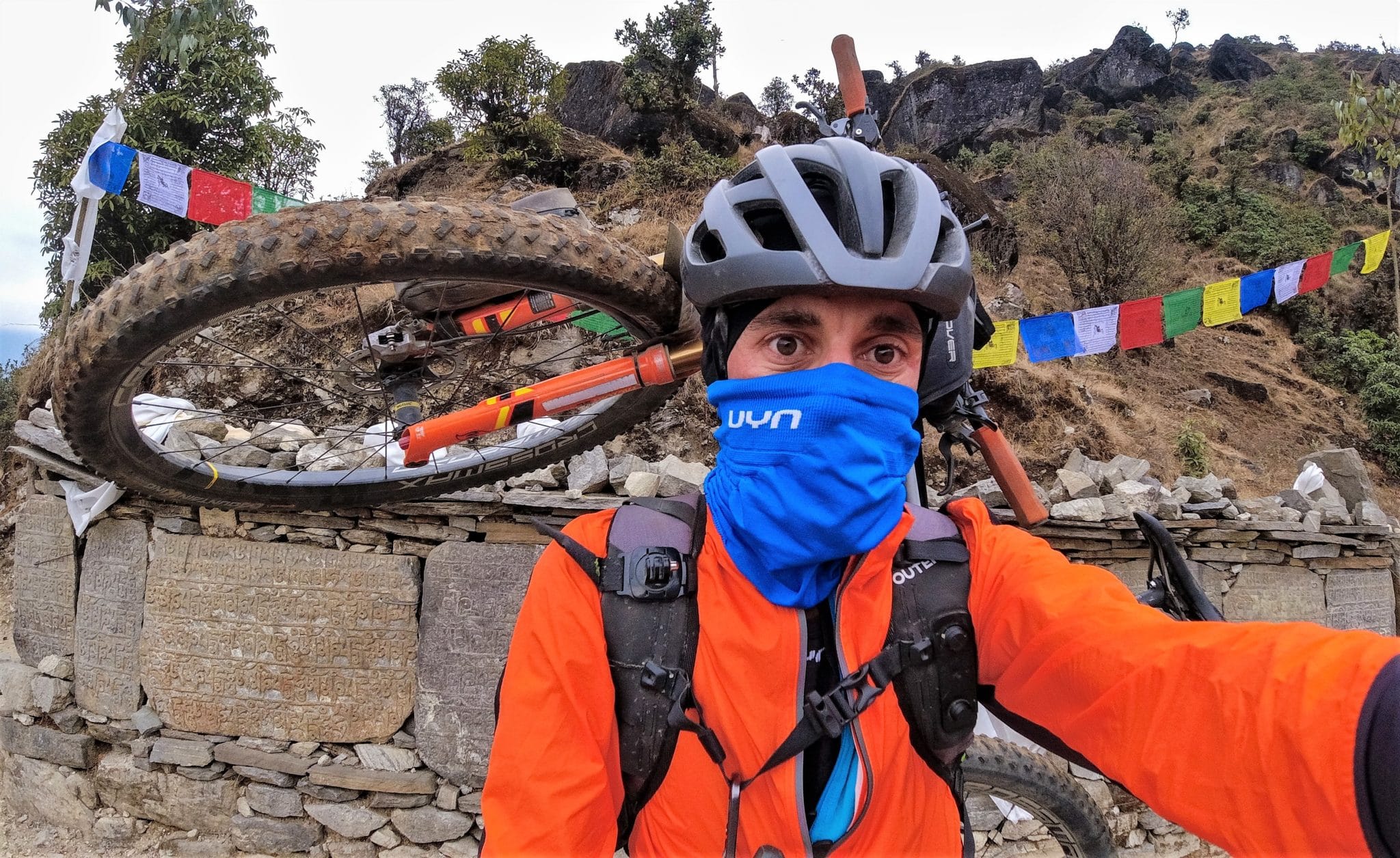 Omar di Felice ultraciclista campo base Everest 