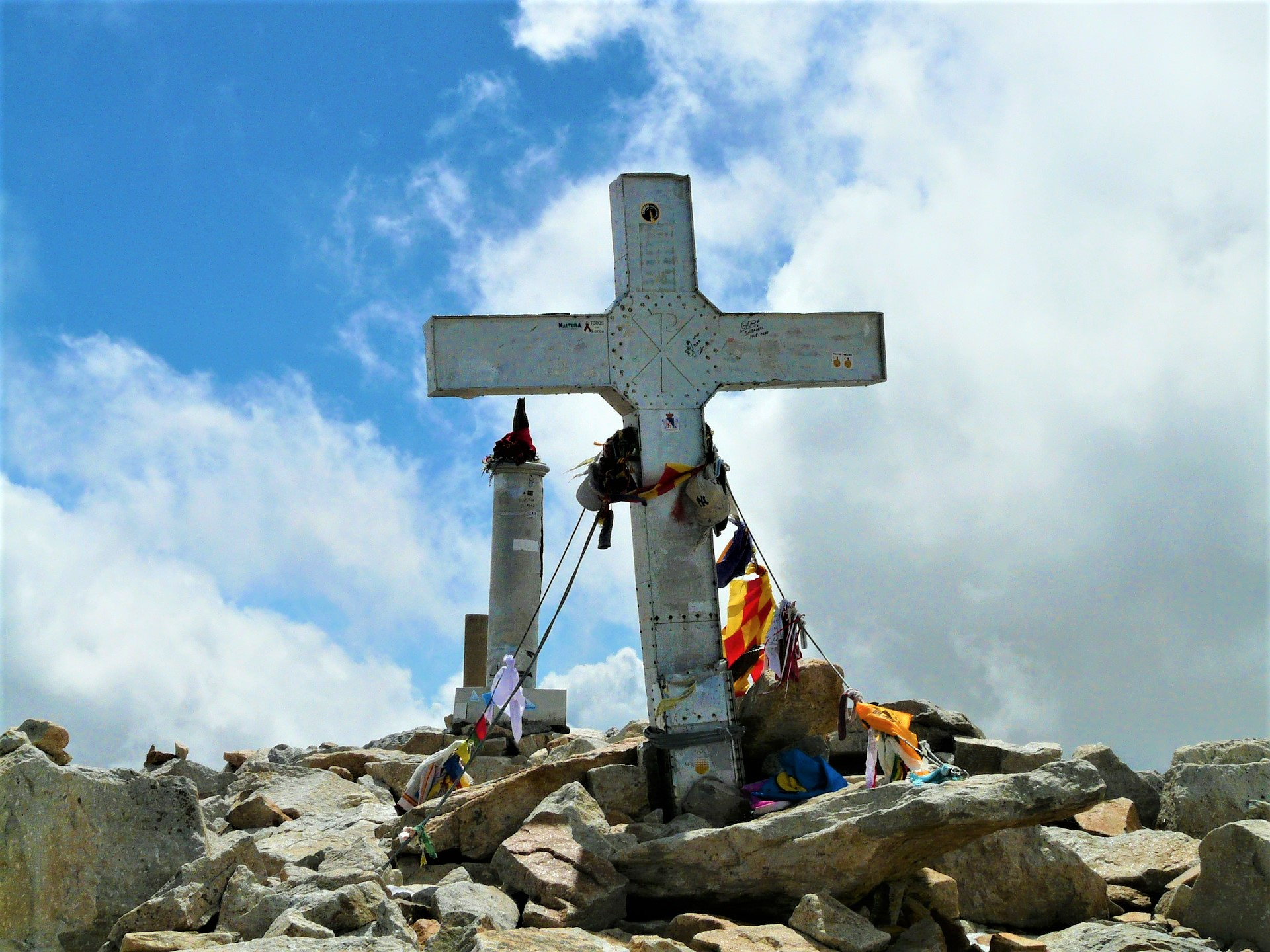 Aneto cima de una montaña