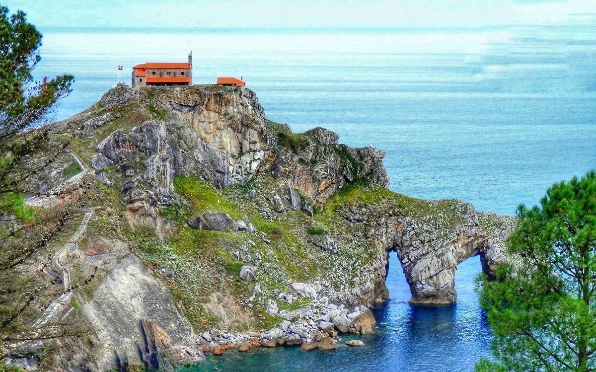 San Juan de Gaztelugatxe mar Cantábrico