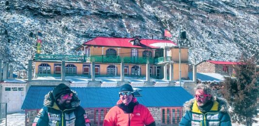 Alkex Txikon, Simone Moro Iñaki Álvarez. Samagaon Manaslu