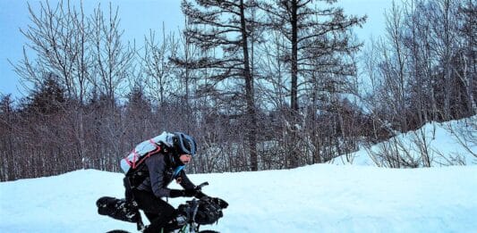 Omar di Felice Vuelta al Ártico bicicleta