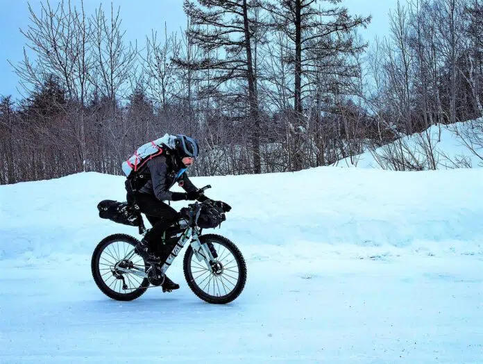 Omar di Felice Vuelta al Ártico bicicleta