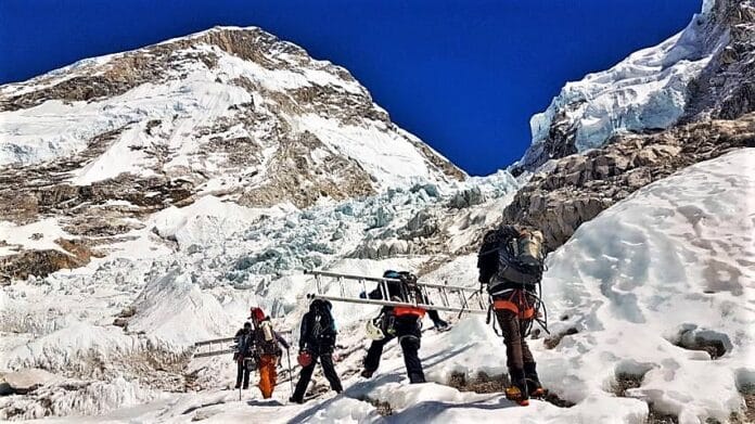 Everest sherpas cascada de hielo del Khumbu