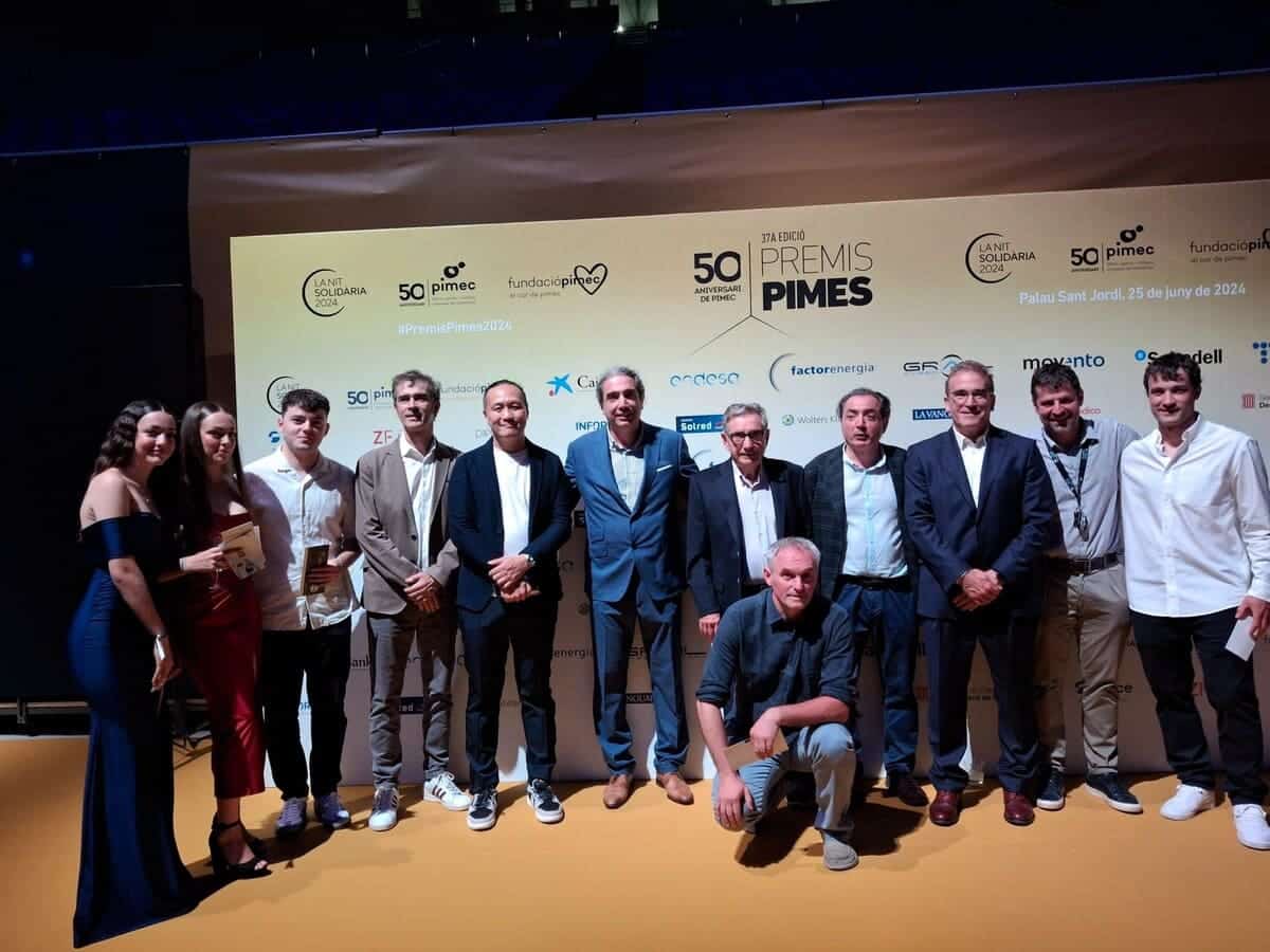 Carlos y Lluis Rabaneda junto algunos de los colaborades que los acompañarón en la Gala Pimec.
