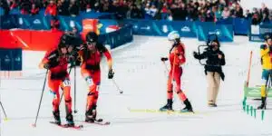 Ana Alonso y Oriol Cardona, concentrados y en plena acción durante el relevo mixto de la Copa del Mundo en Bormio.