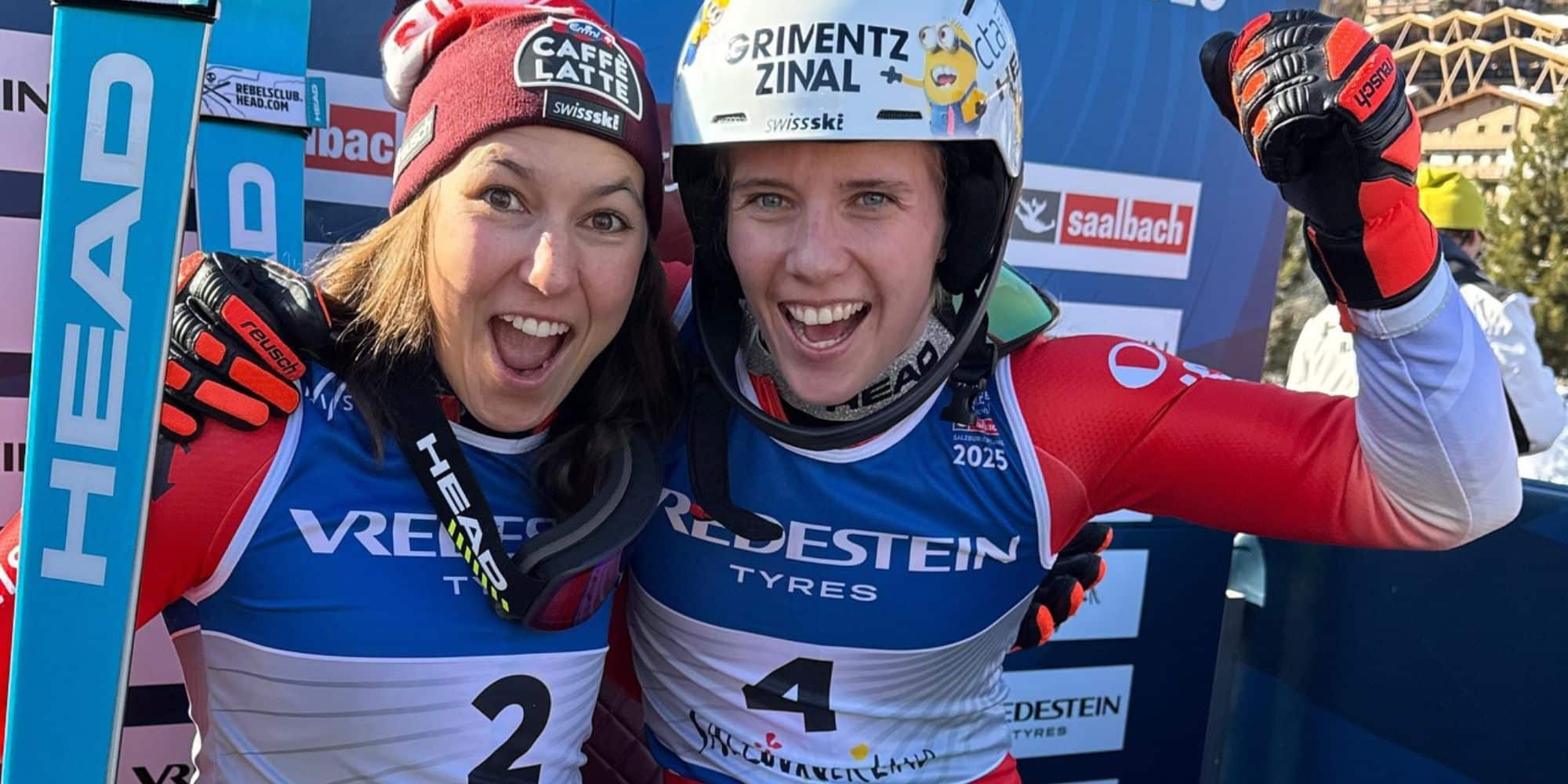 Camille Rast y Wendy Holdener, sonrientes y relajadas, disfrutan de los instantes previos a subir al podio tras conquistar el oro y la plata en el slalom de Saalbach.