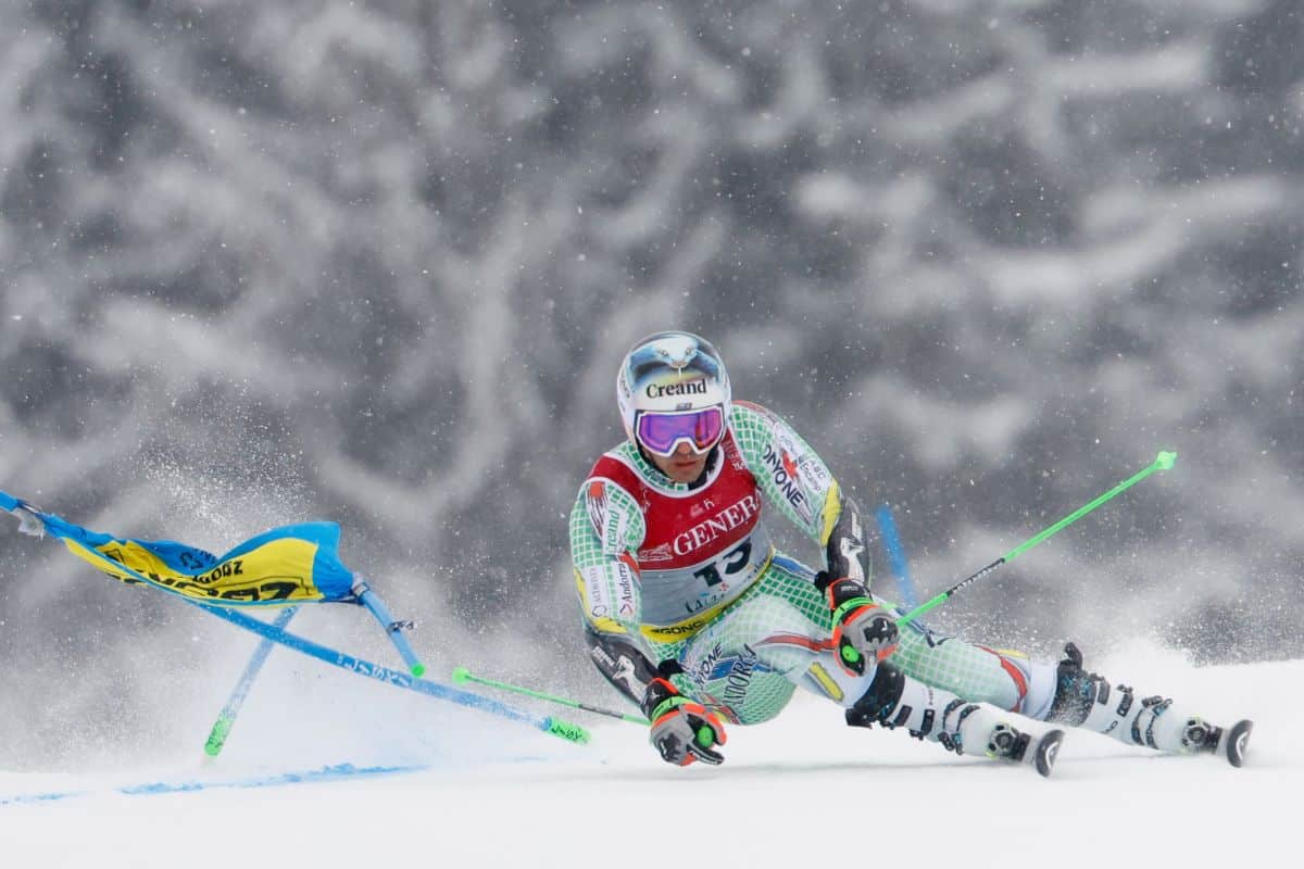 Joan Verdú ve truncadas sus opciones en Saalbach tras una caída en la segunda manga.