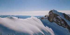 Hervé Barmasse hacia la cumbre Giovanni Paolo II, durante su travesía invernal en solitario por el macizo del Gran Sasso.