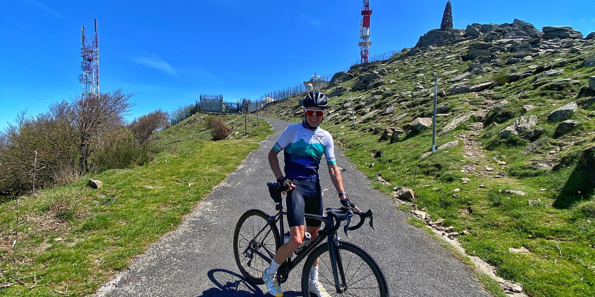 Ferran Figuerola en la cumbre del Puig Neulós .