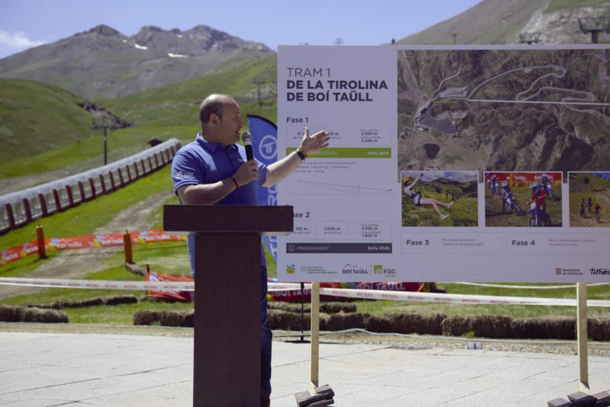 presidente de Ferrocarrils, Carles Ruiz Novella, durante la presentación del proyecto de tirolina en Boí Taüll