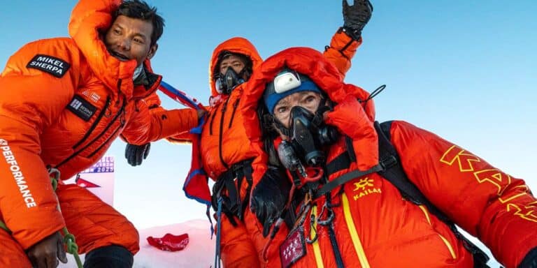 Carlos Soria en la cima del Manaslu