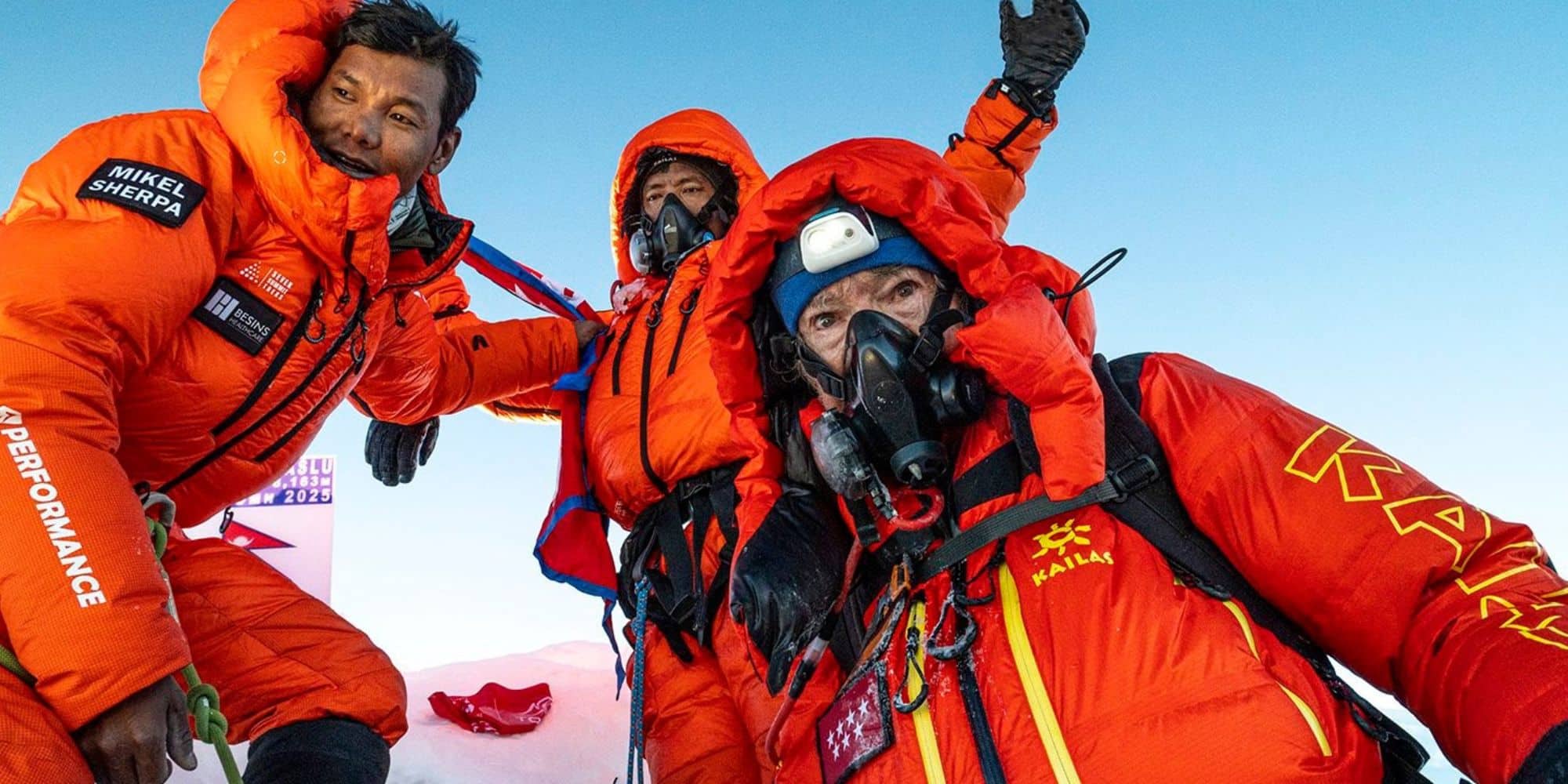 Carlos Soria en la cima del Manaslu