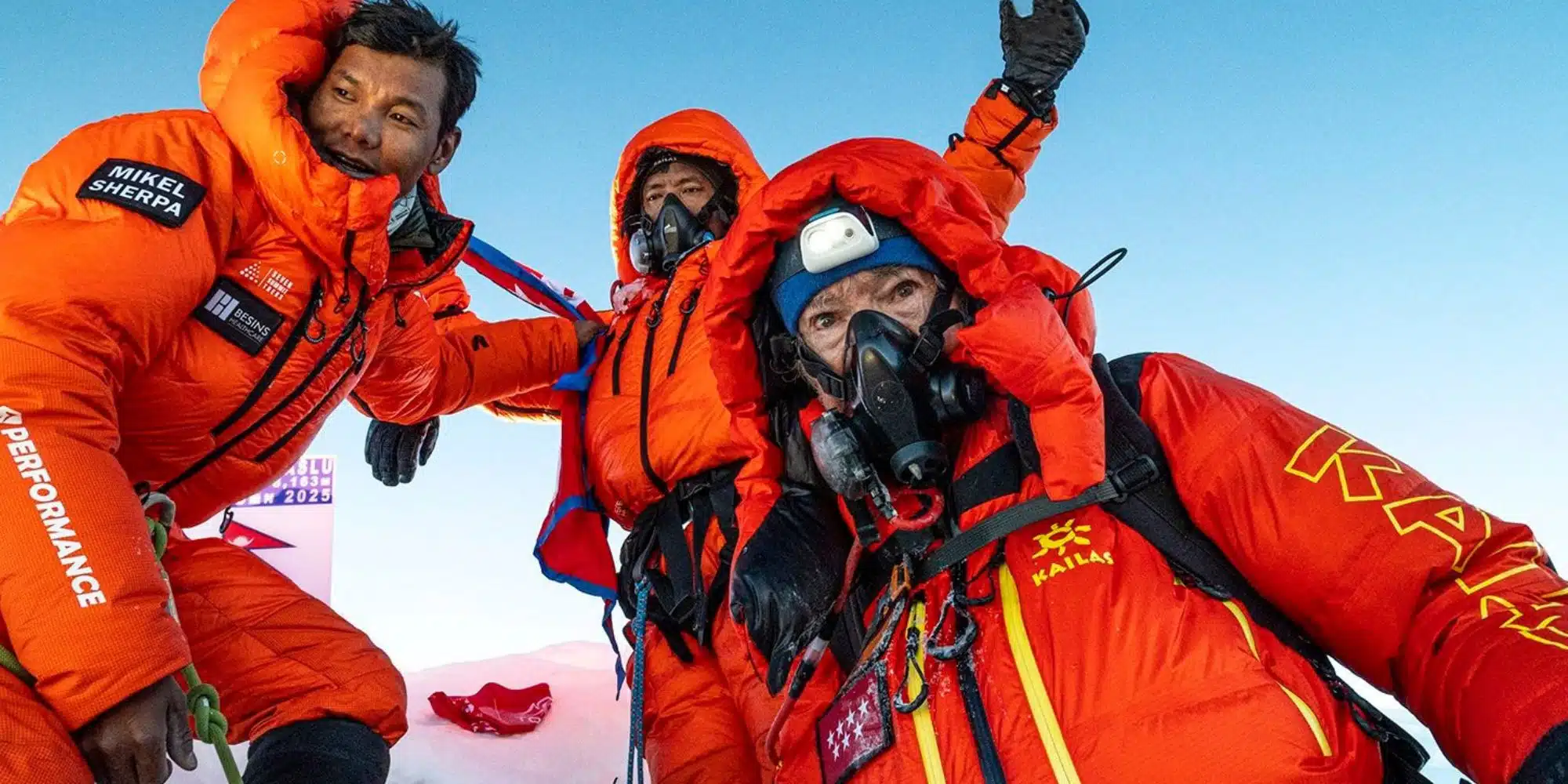 Carlos Soria en la cima del Manaslu