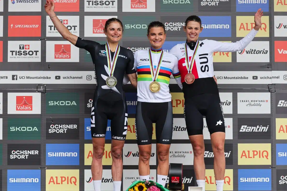 Jenny Rissveds, Samara Maxwell y Alessandra Keller podio Mundial de Crans-Montana 2025 .
