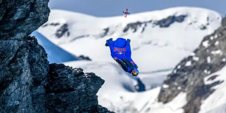 Peter Salzmann traje alas Eiger