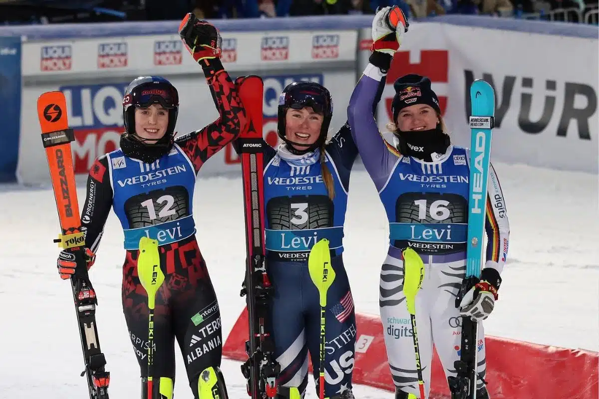 Podio femenino eslalon Levi