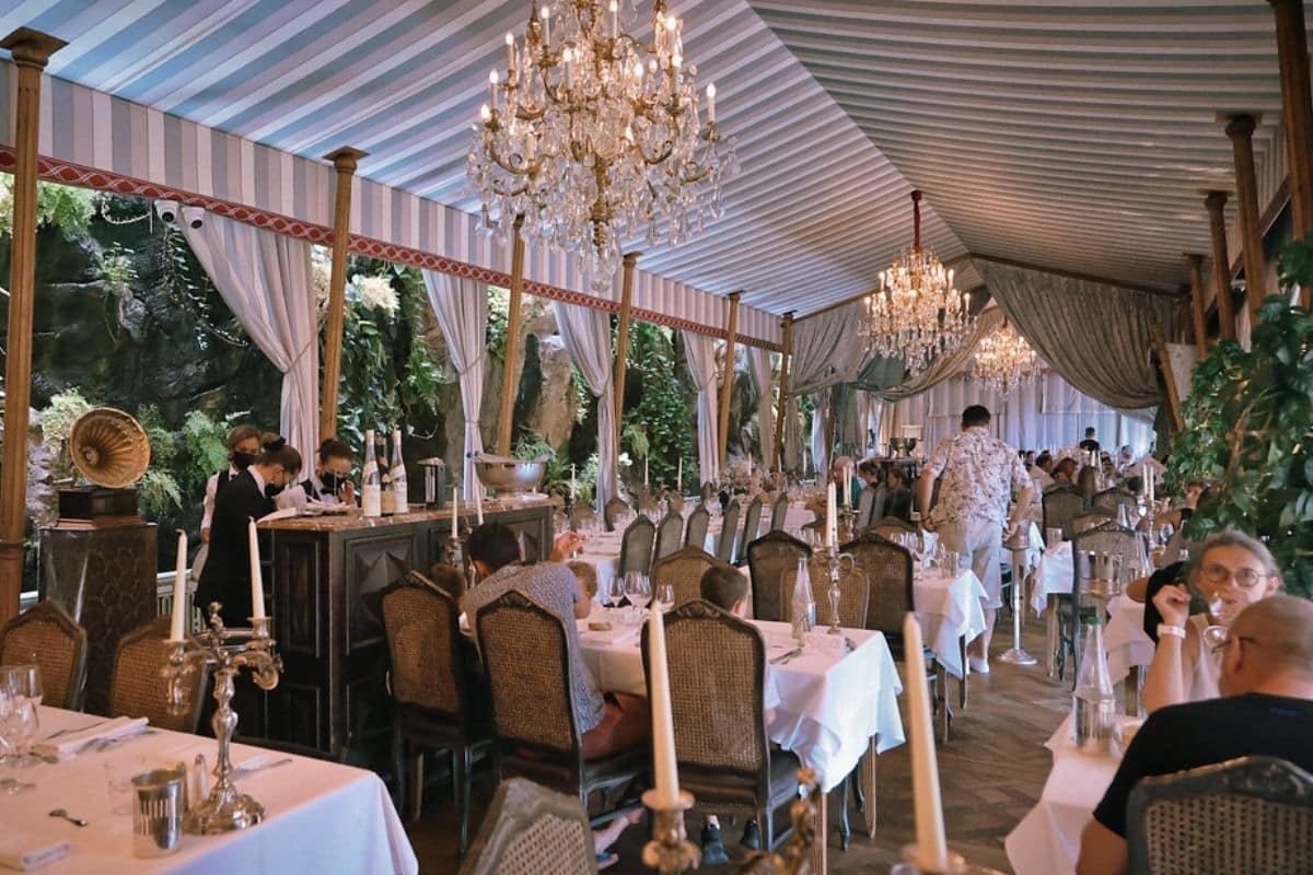 Les Grands Buffets