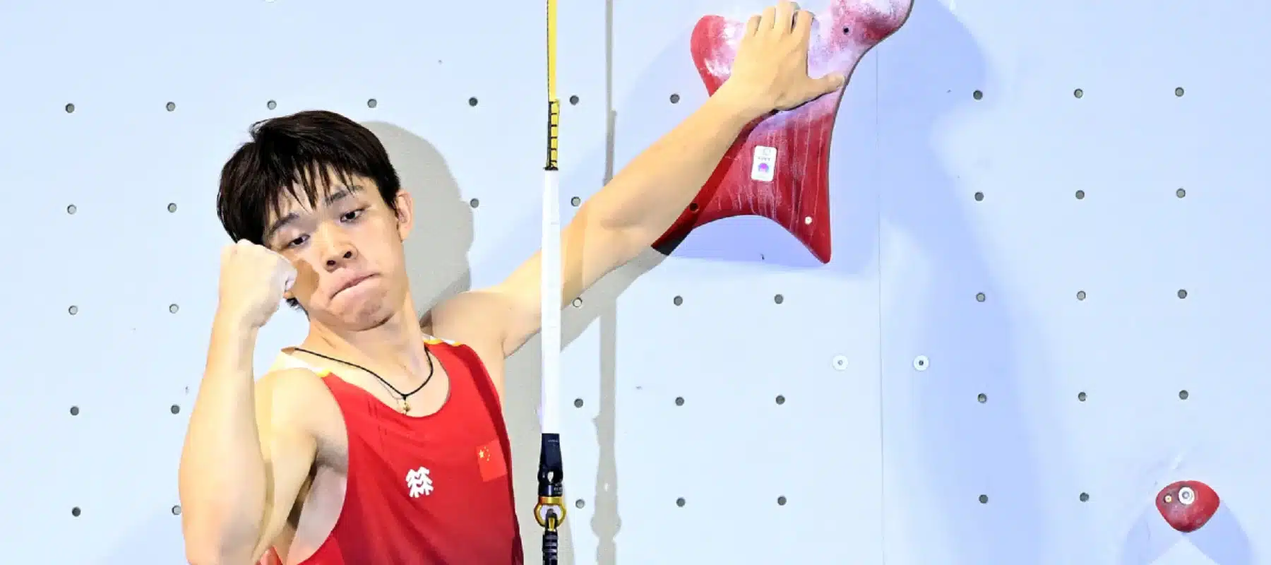 Yicheng Zhao firma en Sanya un nuevo récord mundial masculino de escalada de velocidad con un tiempo de 4,58 segundos.