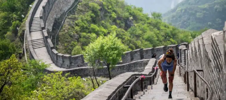 La Gran Muralla puso un escenario monumental a la carrera Uphill de Beijing Changping,