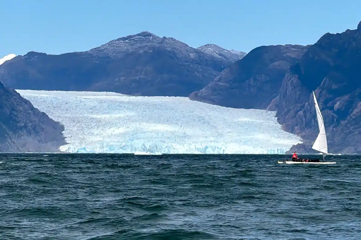Guillermo Cañardo y Dídac Costa navegando Patagonia