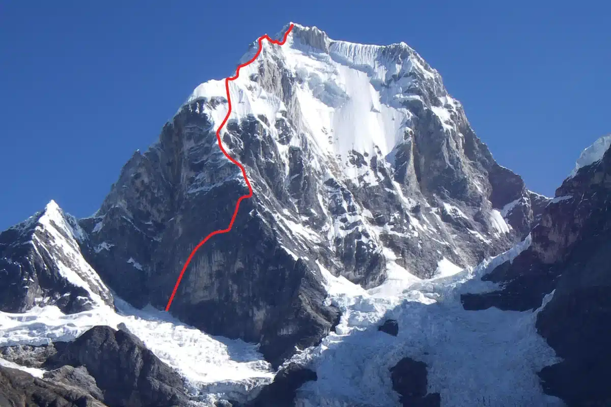 Yerupajá por la vía L’essència del compromís (1.400 m, 6c+, M6+, 95°), hasta la cumbre principal, 