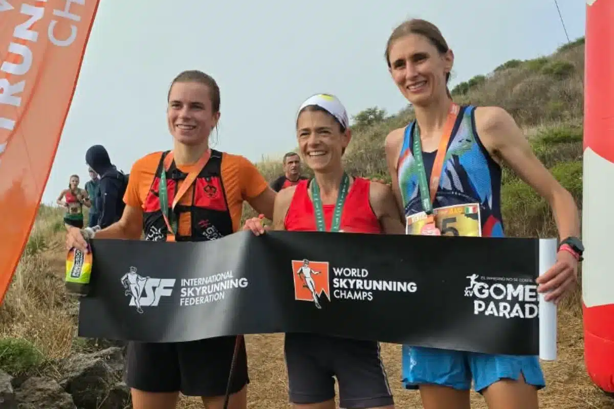 El podio femenino del Kilómetro Vertical del Mundial