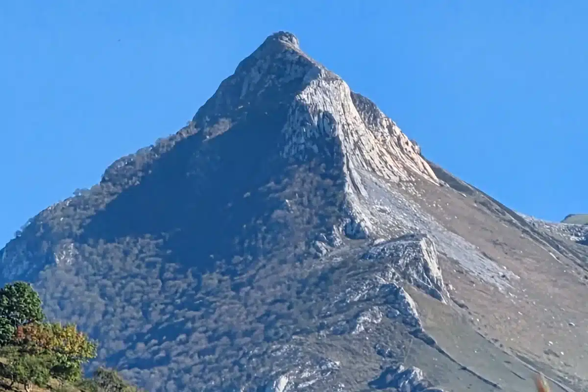 El perfil piramidal del Txindoki 